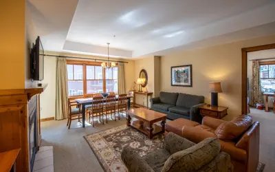 Spacious 3BR Condo w/Balcony in Mountaineer Square