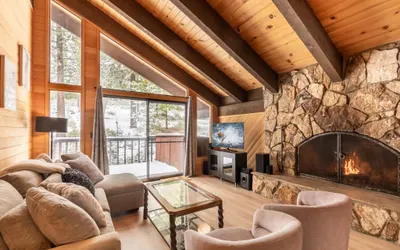 Beautiful 4-Bedroom Contemporary Mountain Home in Northstar