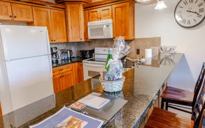 Snowmass 2BR Getaway Pool, Hot Tub & Ski Access - D2