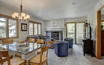 Newly Remodeled Townsend Place 1BR Condo