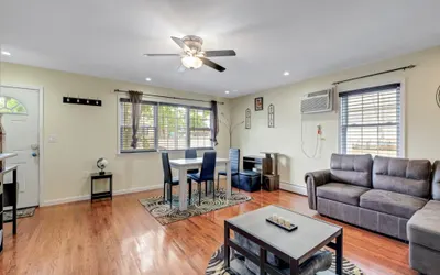 Modern Cozy 3BR Home Just 10 mins From JFK
