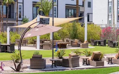 1 bedroom apartment with hot tub!