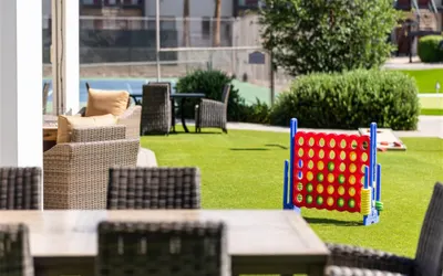 1 bedroom apartment with hot tub!