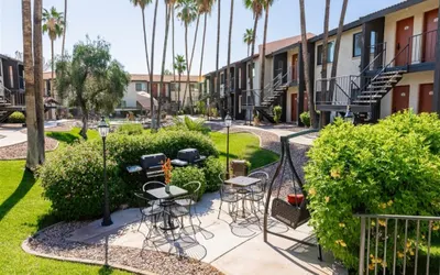 1 bedroom apartment with hot tub!