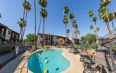 1 bedroom apartment with hot tub!