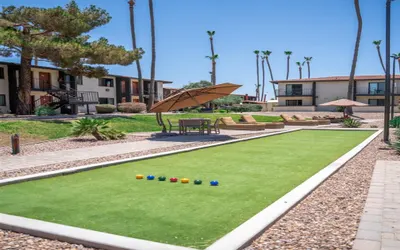 1 bedroom apartment with hot tub!