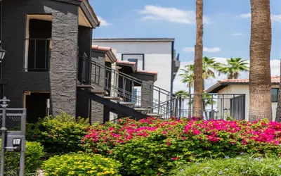 1 bedroom apartment with hot tub!