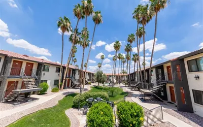 1 bedroom apartment with hot tub!