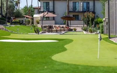 1 bedroom apartment with hot tub!