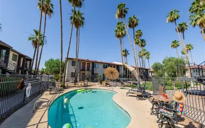 1 bedroom apartment with hot tub!