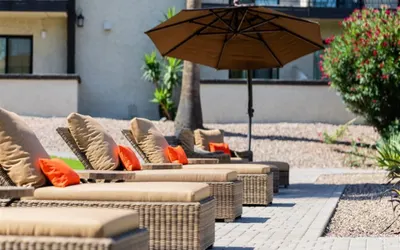 1 bedroom apartment with hot tub!