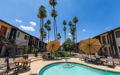 1 bedroom apartment with hot tub!
