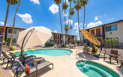 1 bedroom apartment with hot tub!