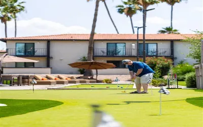 1 bedroom apartment with hot tub!