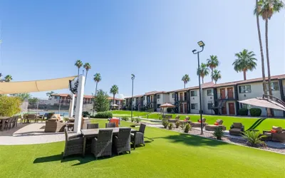 1 bedroom apartment with hot tub!