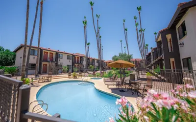 1 bedroom apartment with hot tub!