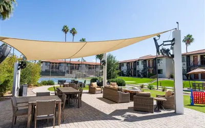 1 bedroom apartment with hot tub!