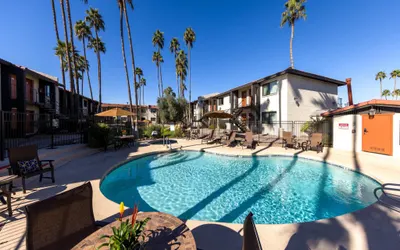 1 bedroom apartment with hot tub!