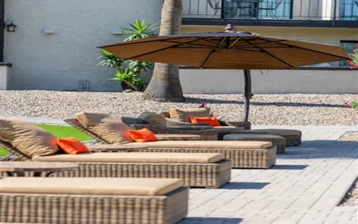 1 bedroom apartment with hot tub!