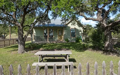 Cottage at Twin Oaks - Dog Friendly