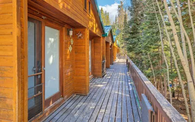 The Cottages: Beautiful Ski-in/Ski-out Condo Located On The Eagle Point Resort!