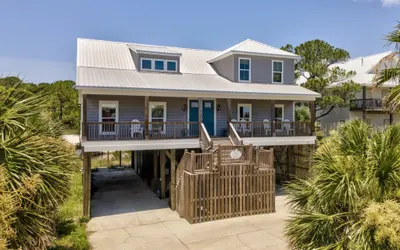 Great Escape to Dauphin Island - Fun for the whole family!  Tremendous gulf views - one minute to the boardwalk!
