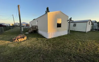 (UNIT 3) CANAL FISHING COTTAGE with Okeechobee lock access