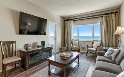 Atlantic Ocean View Condo with Private Balcony and Access to Beachside Pool