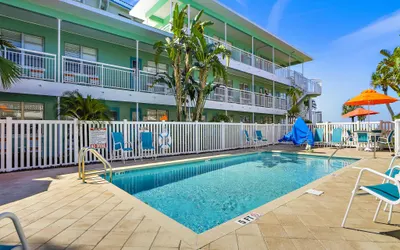 Tropic Terrace Resort #27 - Beach View Suite