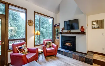 06SW - Fireplace - W/D - Kitchen - Sleeps 5