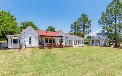 Fischer Farmhouse (Pet friendly)