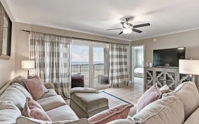 Oceanfront Condo with Oceanside Pool and Private Fishing Pier Access