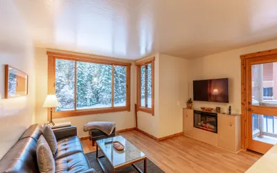 Modern 1 bedroom in Ski Trails