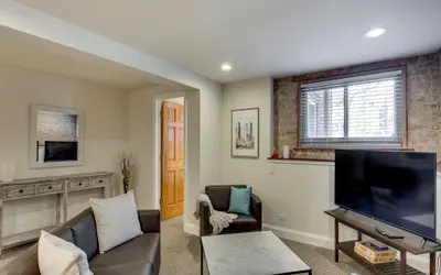 Newly rehabbed! 2BR with Vintage Charm