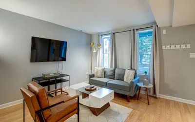 Amazing 1 Bedroom in Prime Lakeview Location