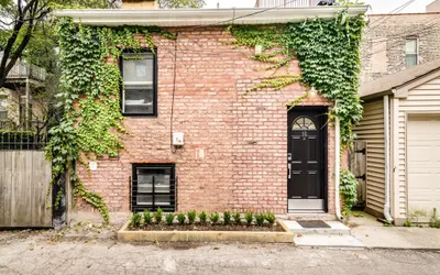 Pro Cleaned & Isolated West Loop Coach House