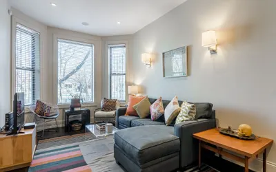 Bright 2 Bed w/Office on Historic Logan Boulevard