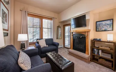 First Floor Riverside Condo Close to Slopes - Zephyr Mountain Lodge Premium-Rated 2108
