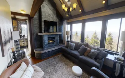 Pedestal House #01 - Luxurious Modern Comfort on the Highland Ridge