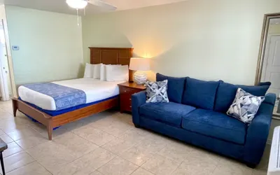 Beachgate Condo Suites and Hotel 421