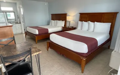 Beachgate Condo Suites and Hotel 413