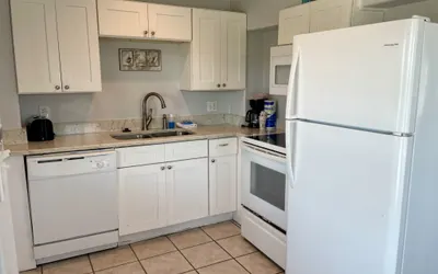 Beachgate Condo Suites and Hotel 111