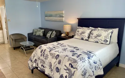 Beachgate Condo Suites and Hotel 432