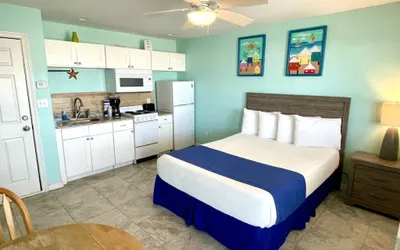 Beachgate Condo Suites and Hotel 235