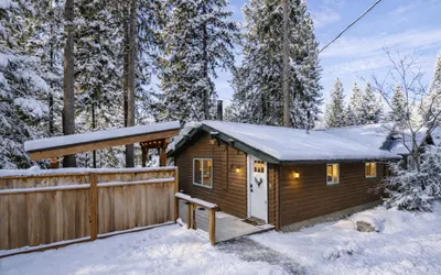 A Peace of Pine | Quiet Cabin Nights | Log cabin | Hot tub