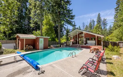 Maple Leaf Lodge