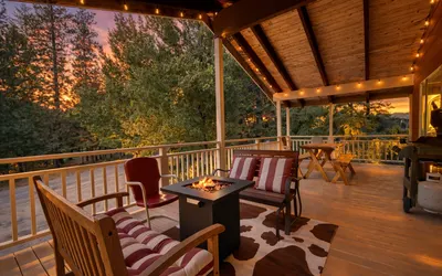 Maple Leaf Lodge | Comfortable Gathering | Hot Tub | Seasonal Pool