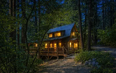 Guten Cabin | Classic Log Living | Hot Tub | Deck