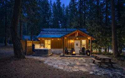 Painted Pony Cabin | Rustic Retreat | Quiet setting | Classic cabin