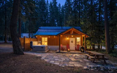 Painted Pony Cabin | Rustic Retreat | Quiet setting | Classic cabin